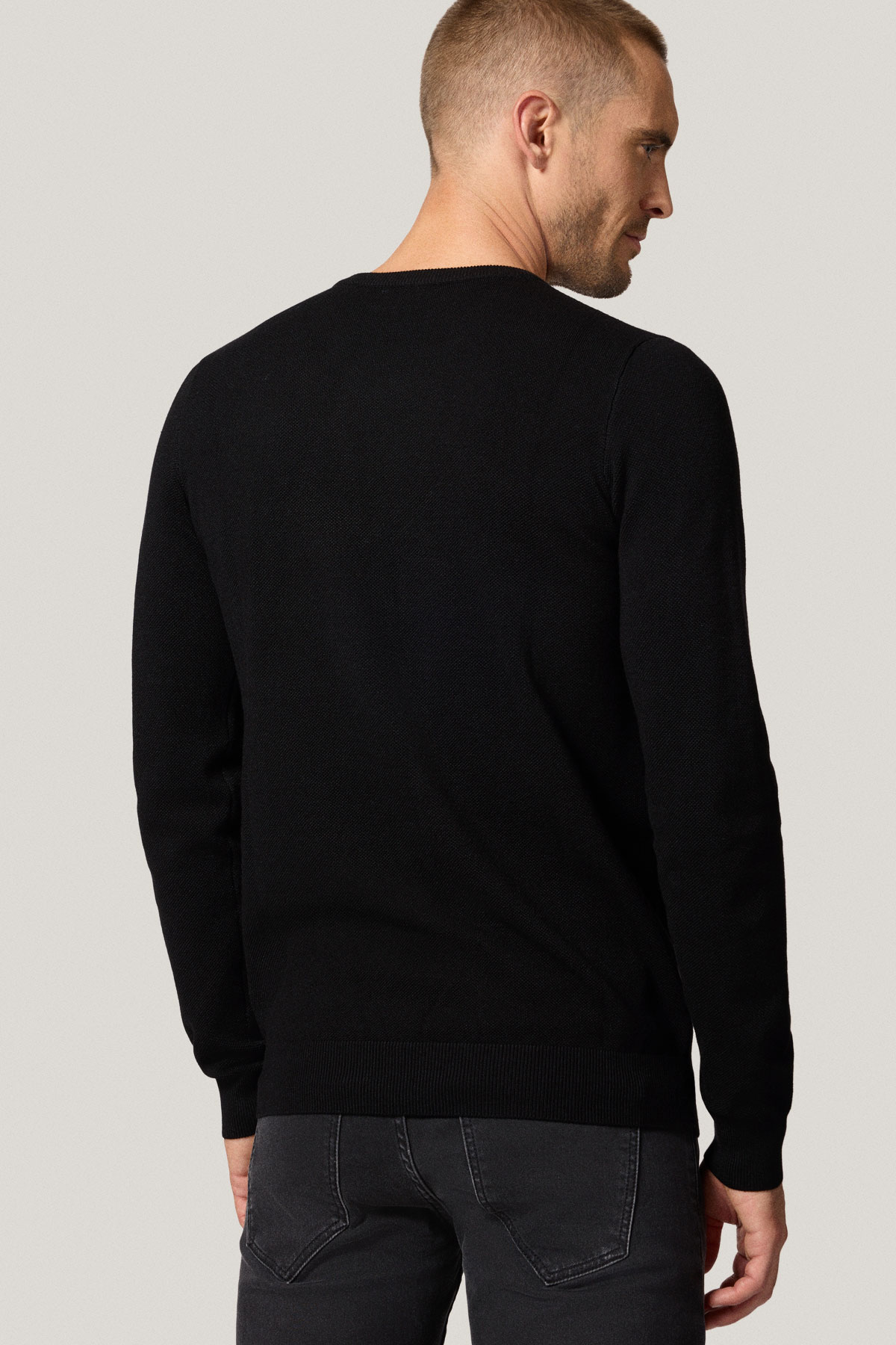 Sweter Czarny z Wiskozą O-neck PM16