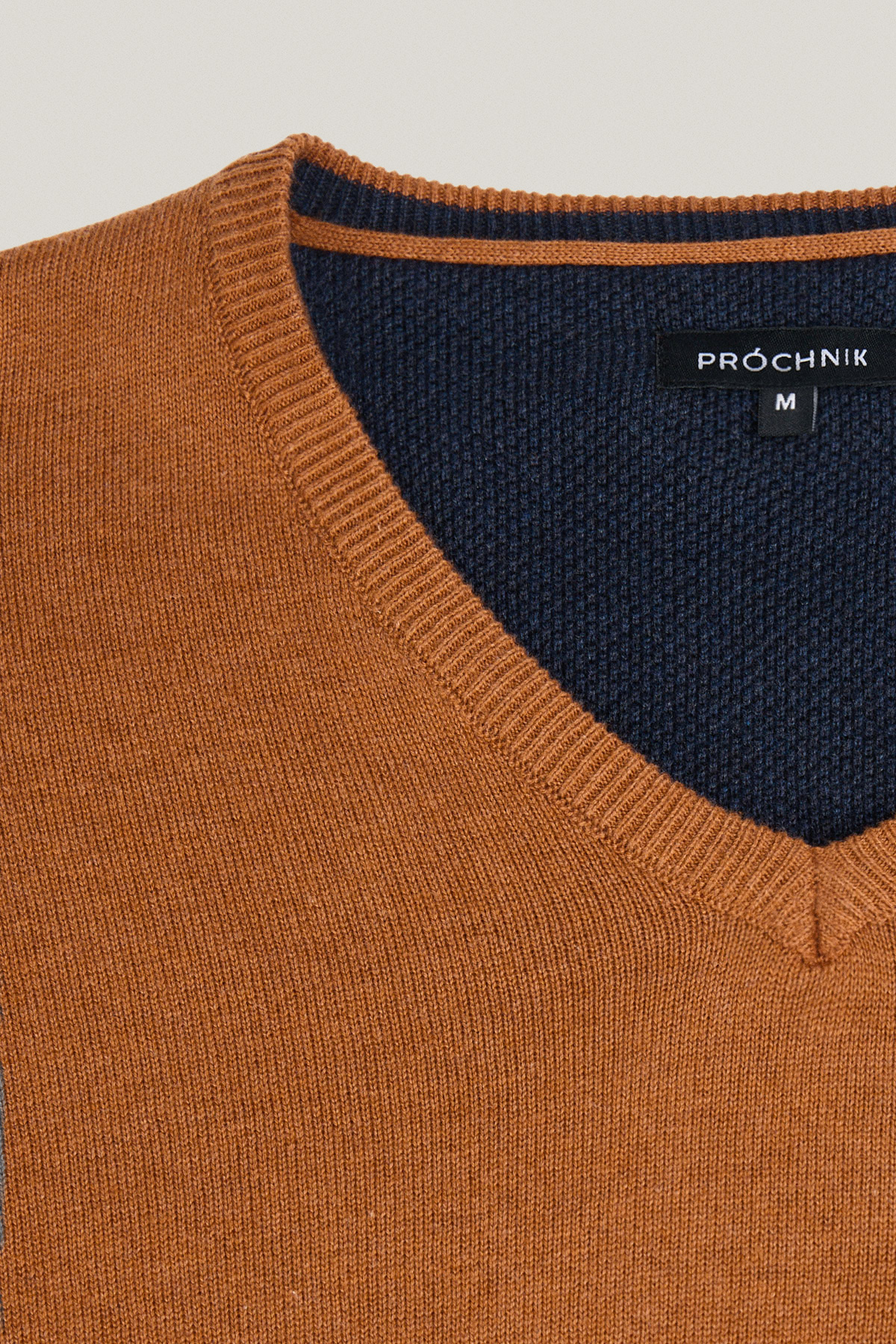 Sweter Camelowy Bawełniany V-neck PM7