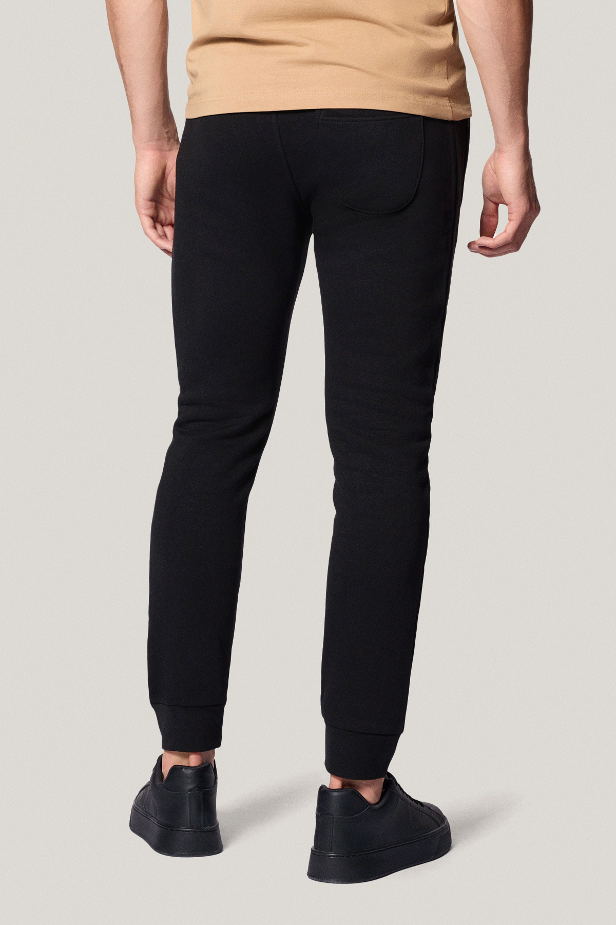 Spodnie Dresowe Czarne z Haftem z Bawełną PM4