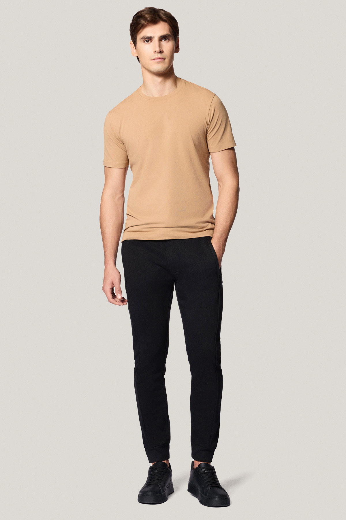 Spodnie Dresowe Czarne z Haftem z Bawełną PM4