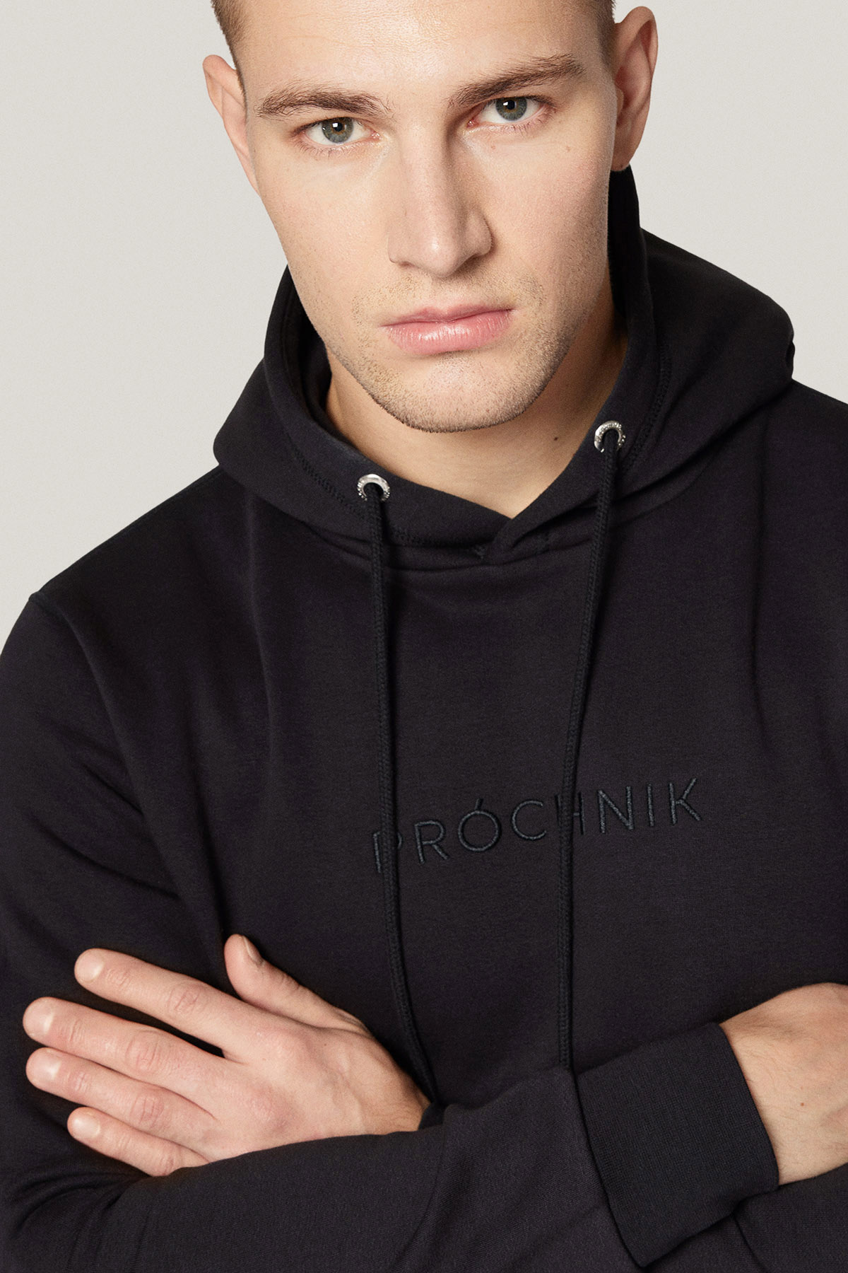 Bluza Nierozpinana z Kapturem Czarna z Haftem PM12 