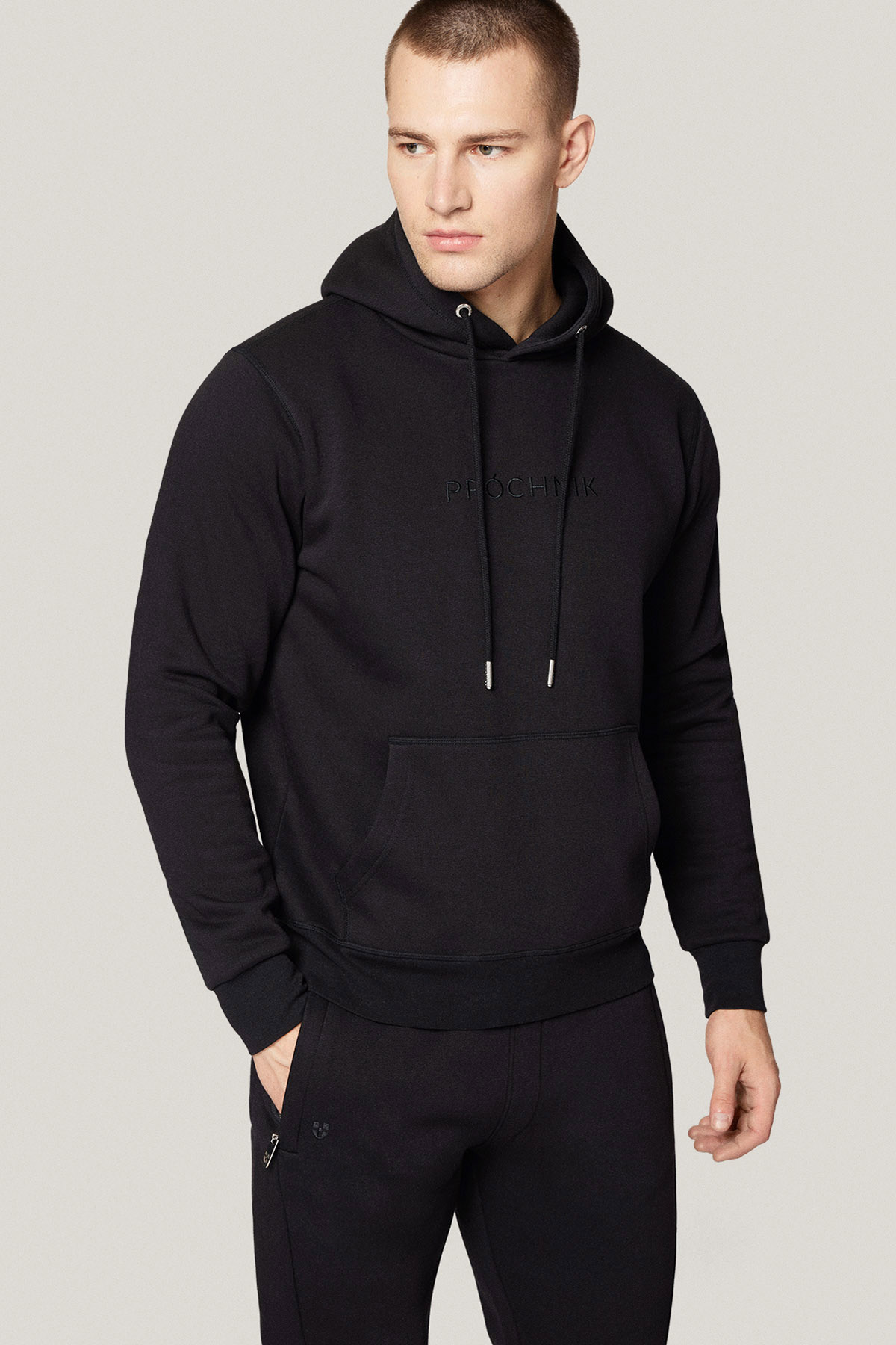 Bluza Nierozpinana z Kapturem Czarna z Haftem PM12 