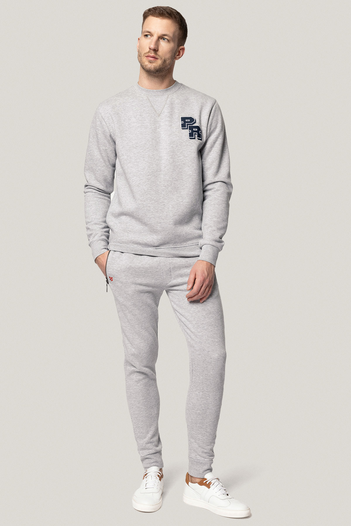 Bluza Nierozpinana Bez Kaptura Szara z Naszywkami PM2