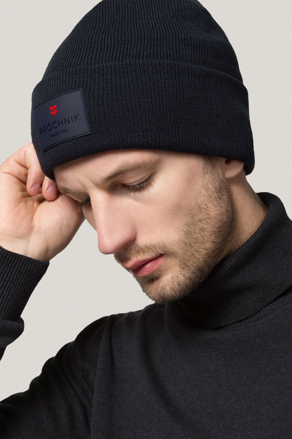 Czapka Czarna z Prążkowanej Dzianiny PM1