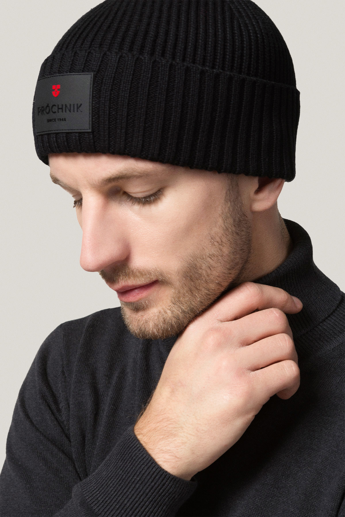 Czapka Czarna z Grubej Prążkowanej Dzianiny PM2