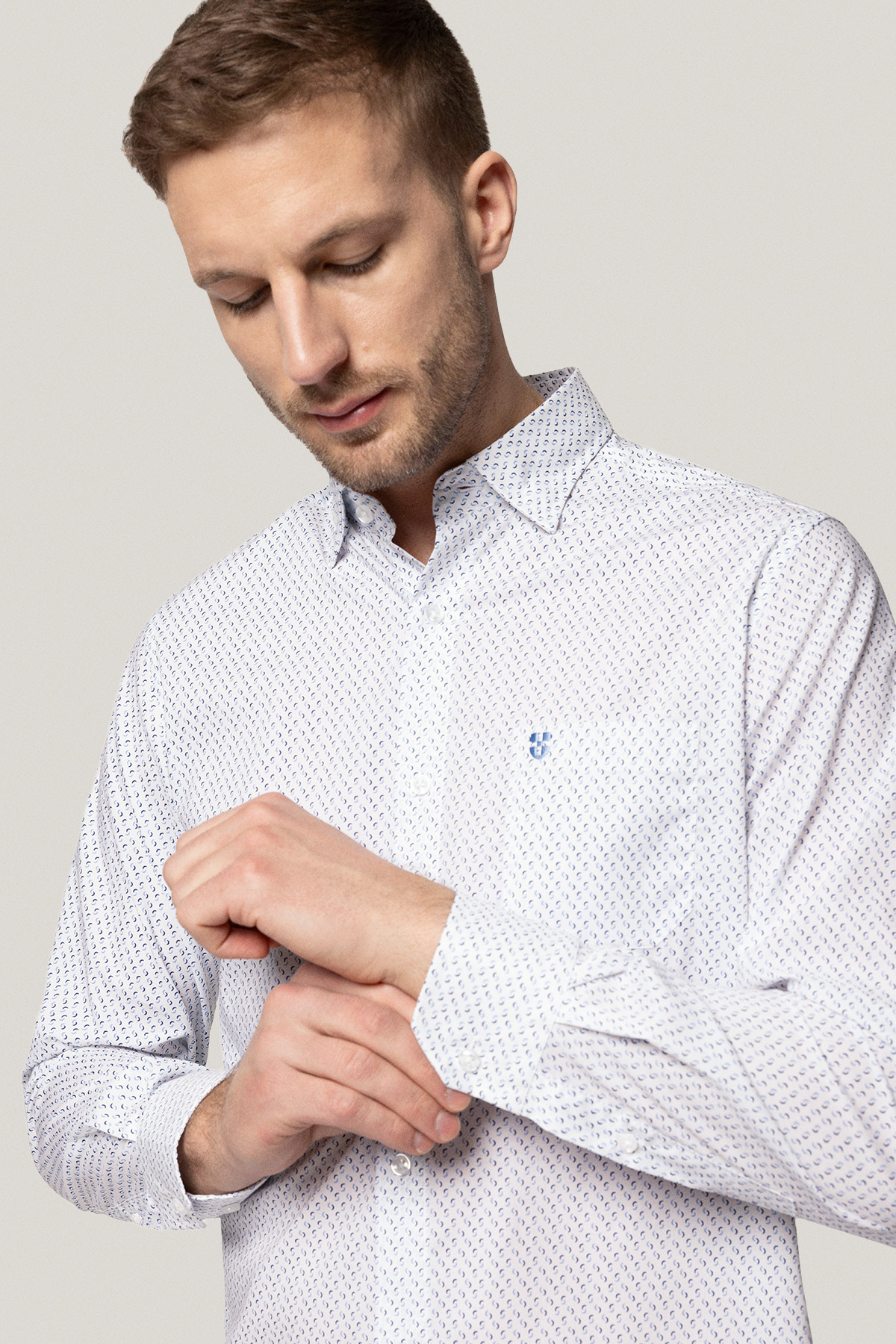 Koszula Biała z Bawełny z Długim Rękawem z Niebieskim Wzorem PM15