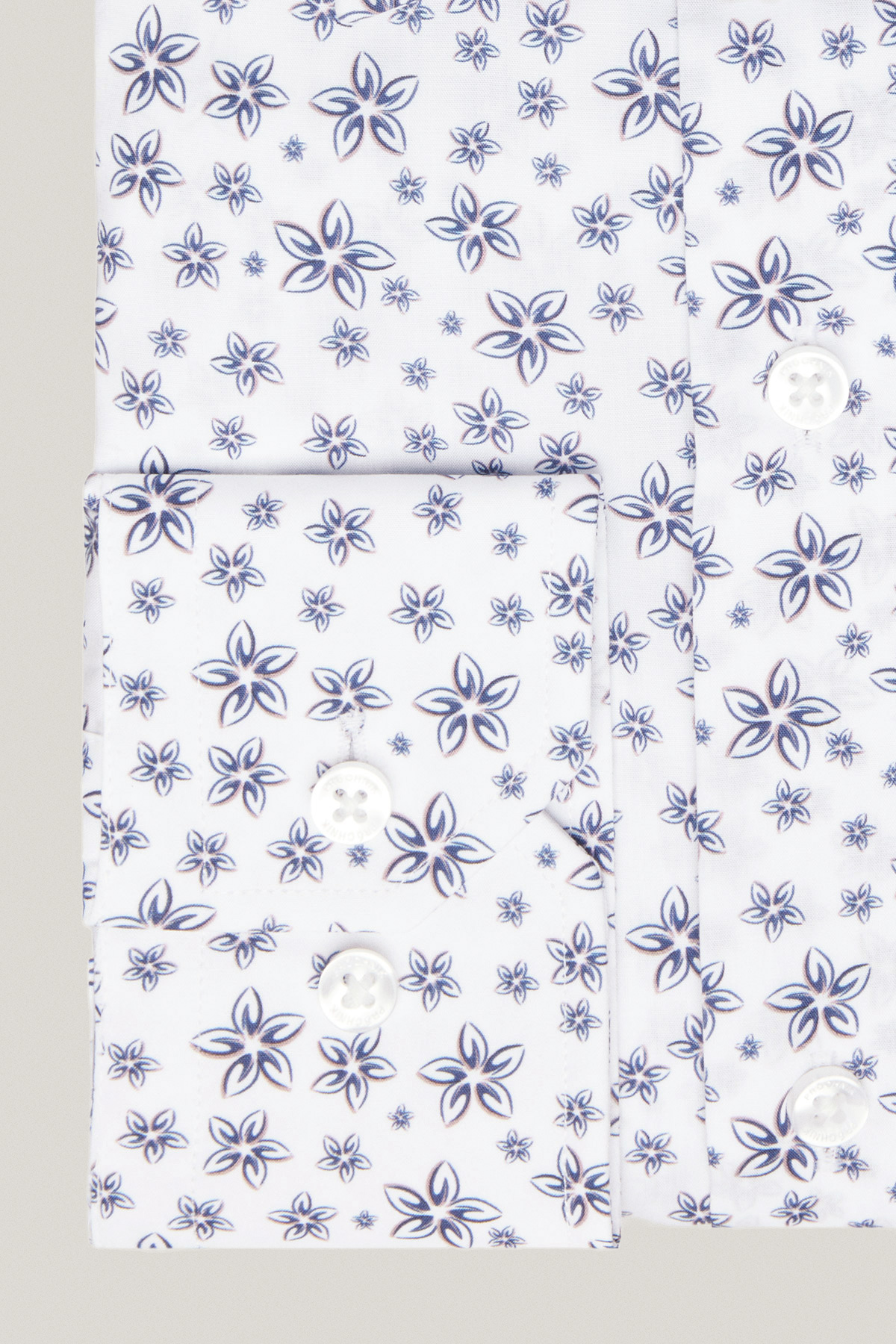 Koszula Biała z Bawełny z Długim Rękawem w Granatowe Kwiaty PM19