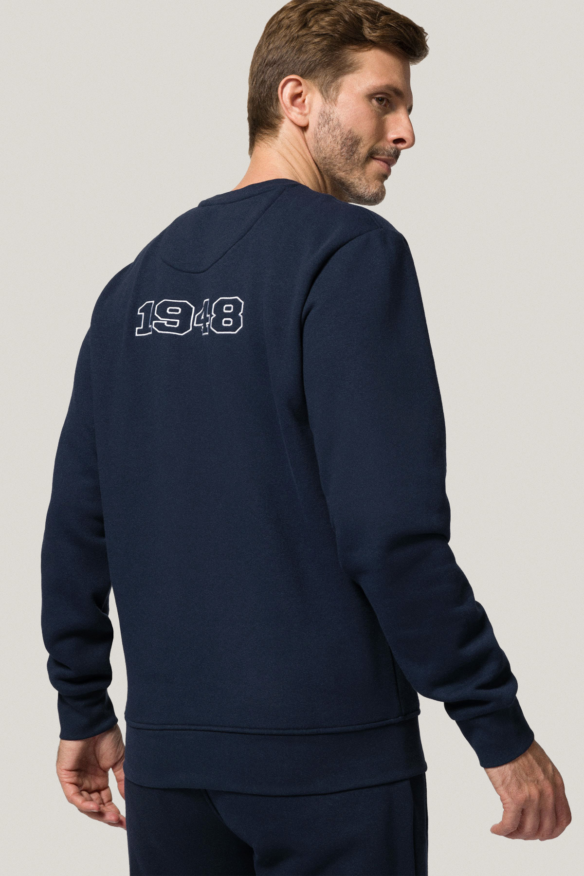 Bluza Nierozpinana Bez Kaptura Granatowa z Naszywkami PM2