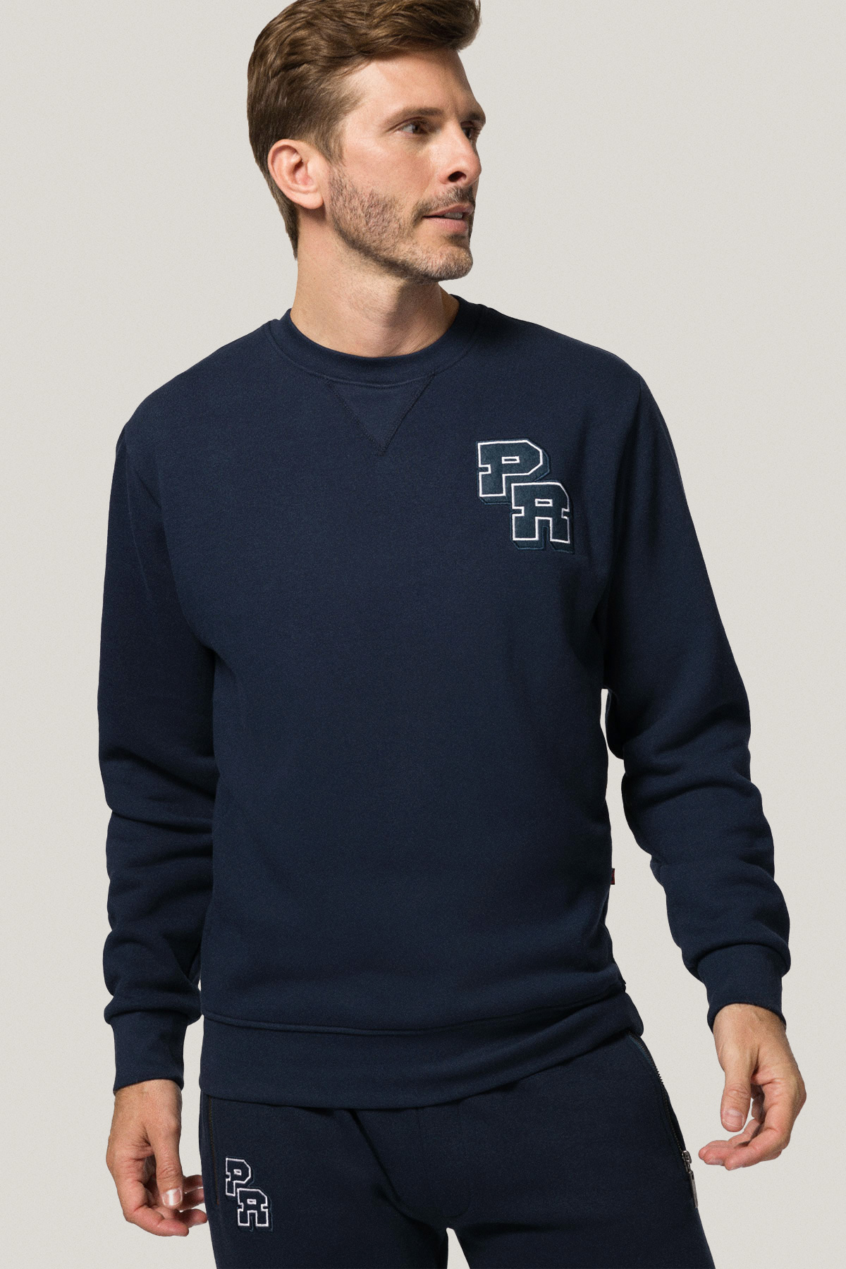 Bluza Nierozpinana Bez Kaptura Granatowa z Naszywkami PM2