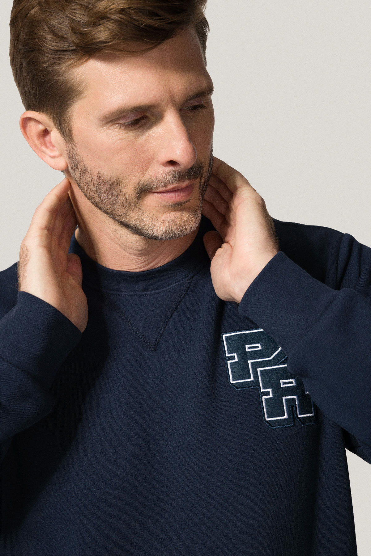 Bluza Nierozpinana Bez Kaptura Granatowa z Naszywkami PM2