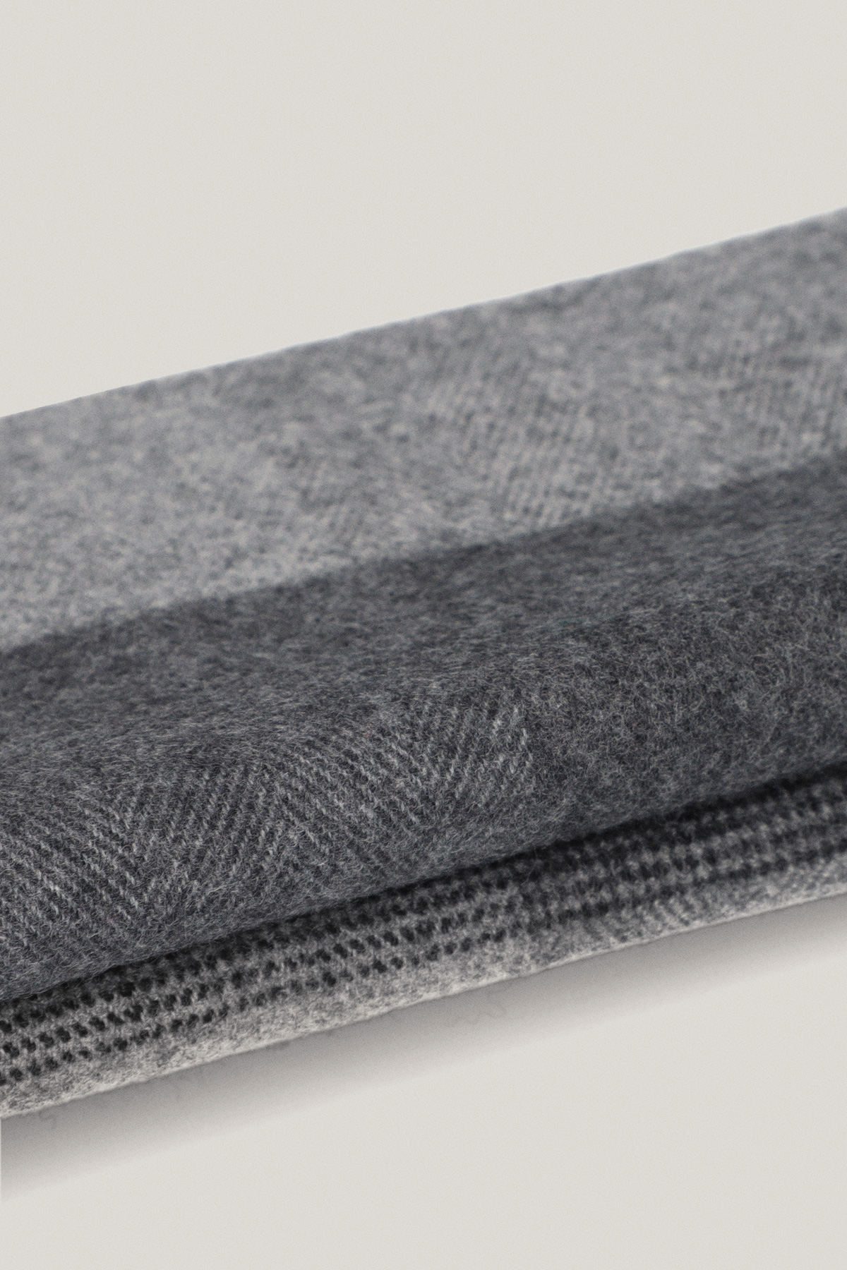 Szal Szaro-czarny w Kratę PM22