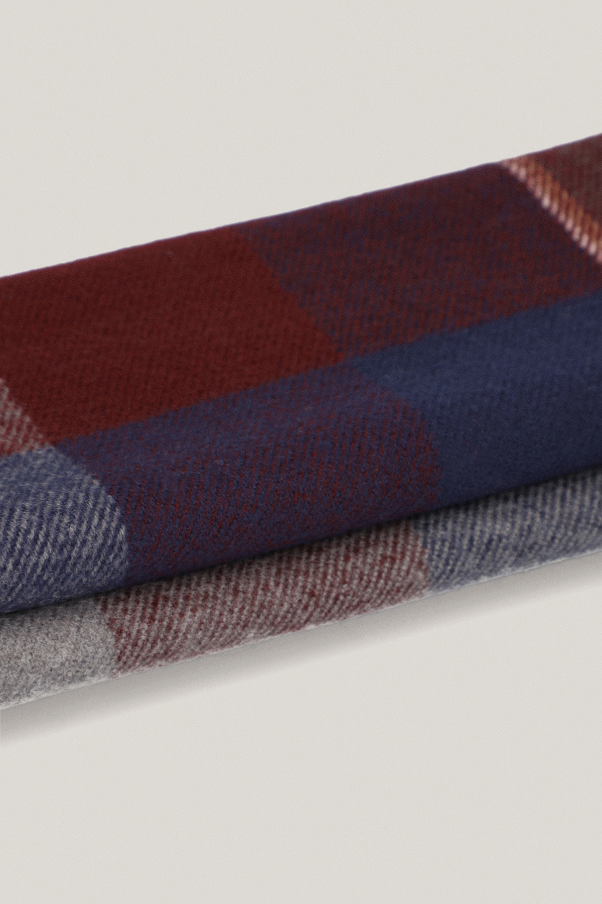 Szal w Szaro-Niebiesko-Bordową Kratę z Frędzlami PM17