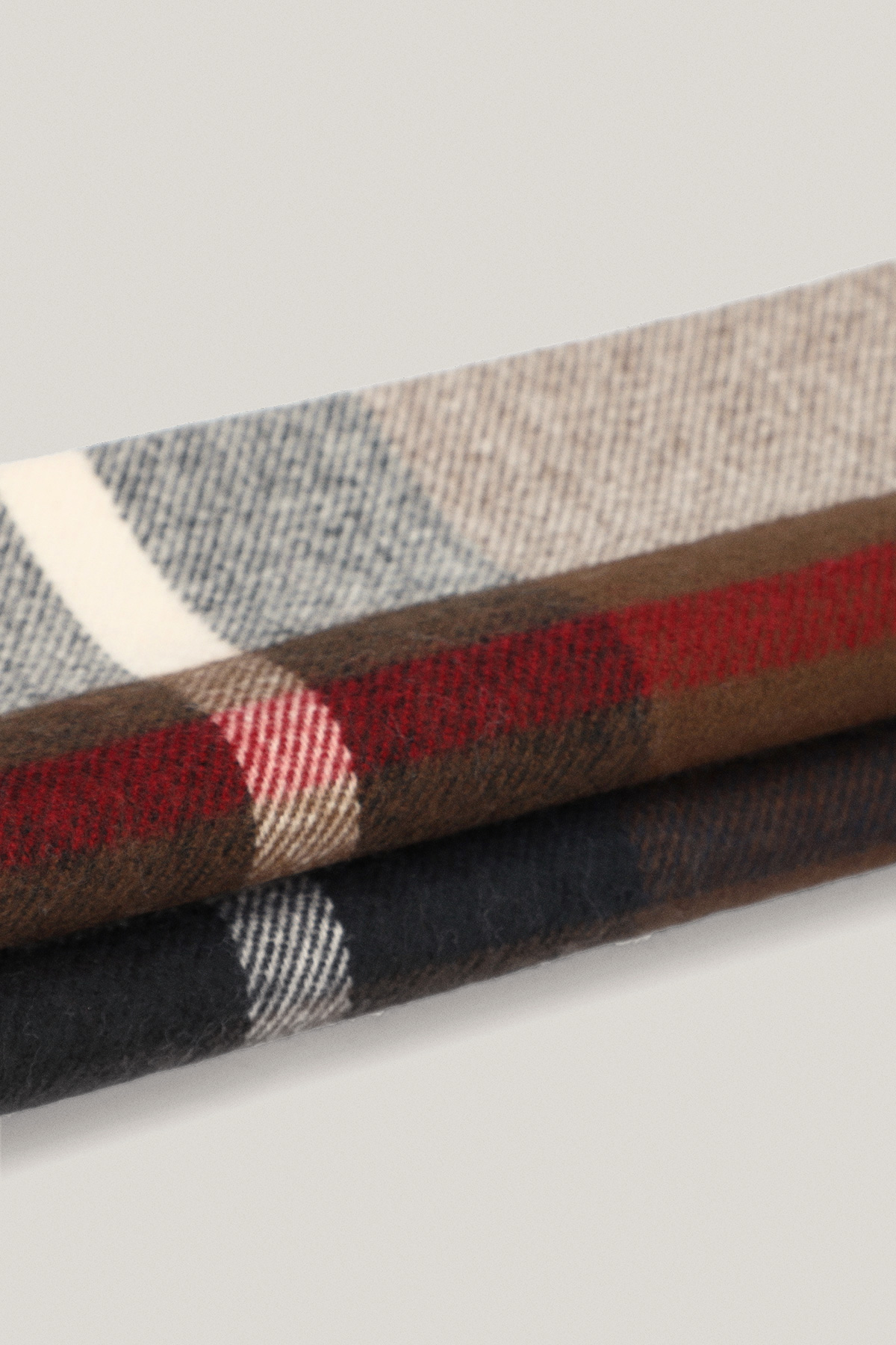 Szal w Brązowo-Antracytową Kratę z Frędzlami PM8