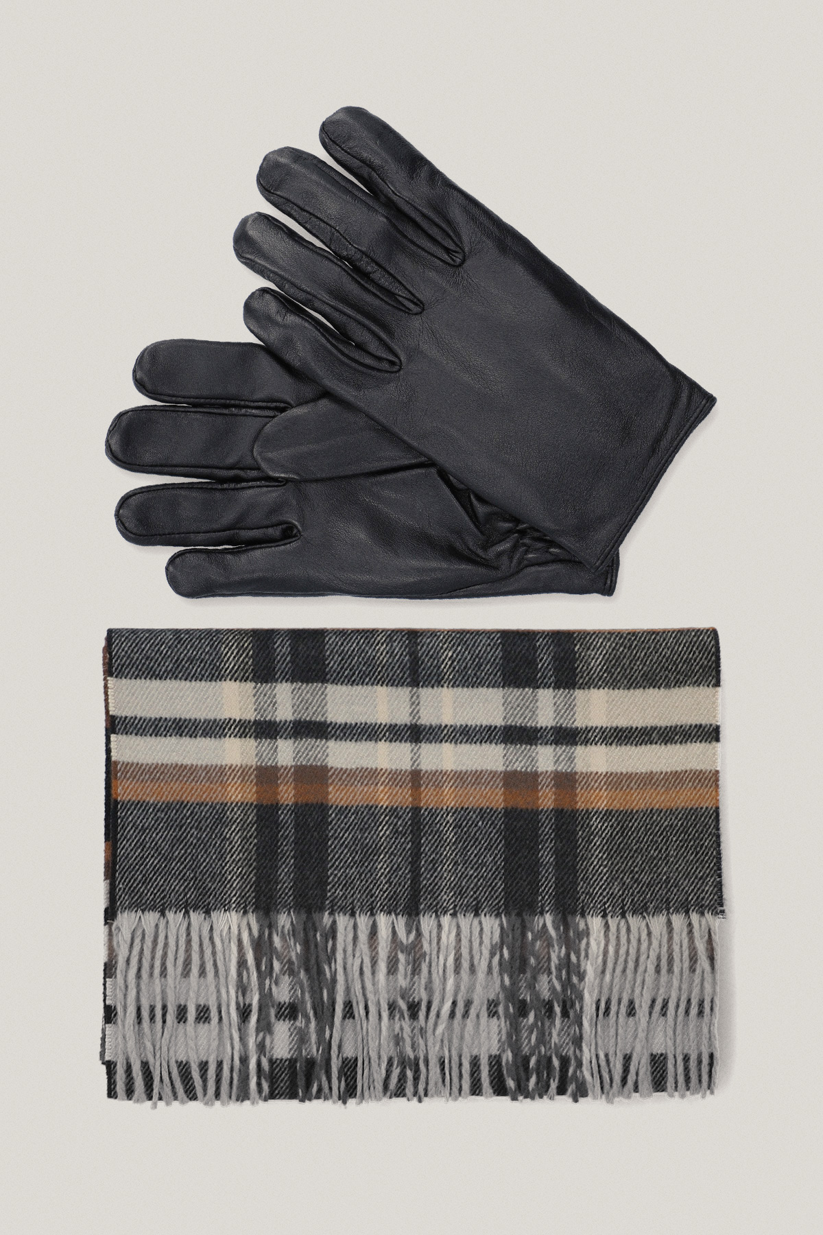 Zestaw Rękawiczki Czarne Plus Szal w Kratę
