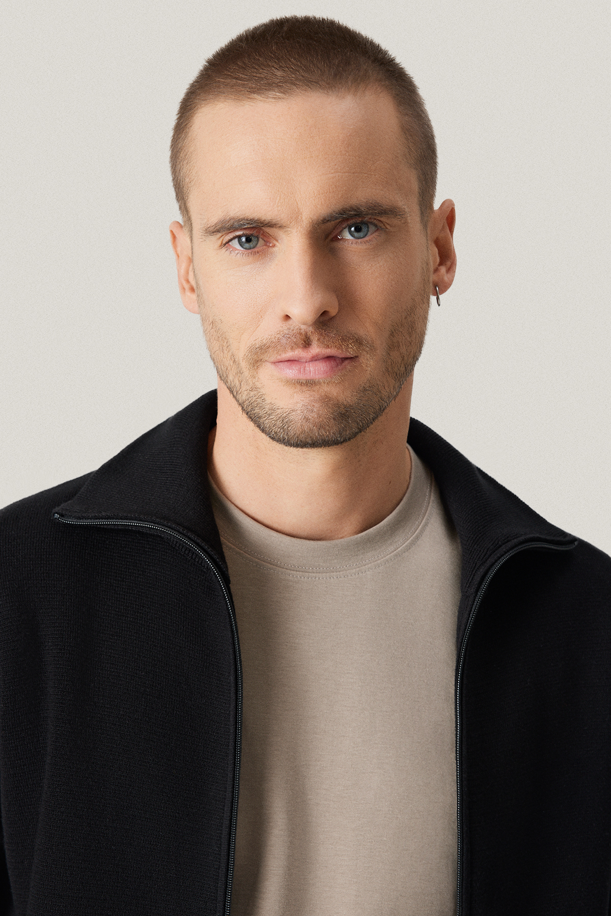 Sweter Czarny Bawełniany Rozpinany PM18