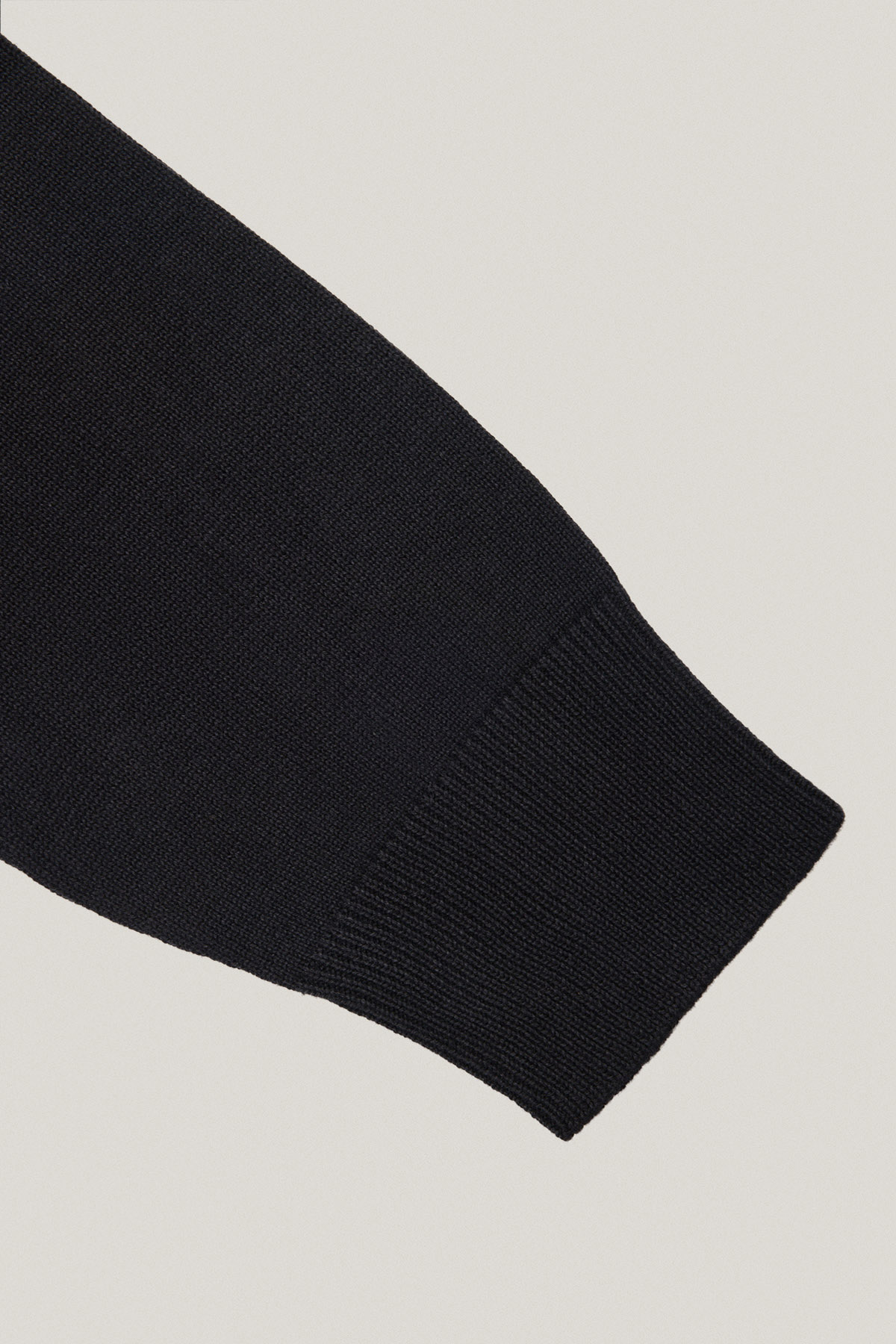 Sweter Czarny Bawełniany V-neck PM7