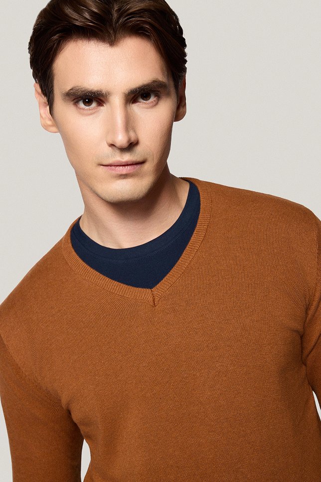 Sweter Camelowy Bawełniany V-neck PM7